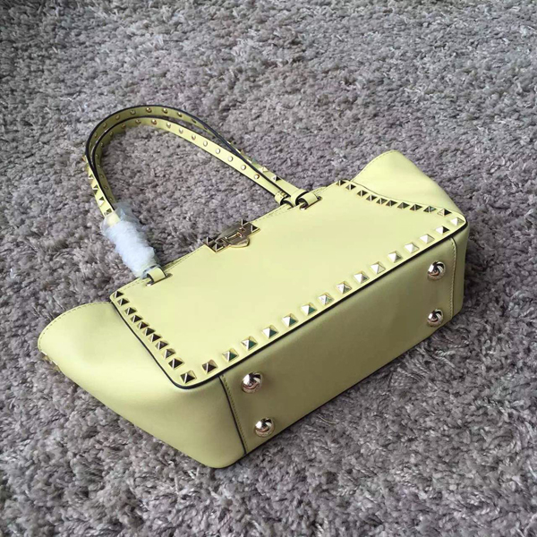 【Valentino ヴァレンティノスーパーコピー】15SS Rockstud/Sライトイエロー IW9B3399NWB