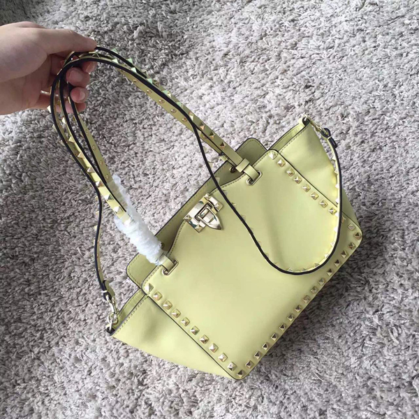 【Valentino ヴァレンティノスーパーコピー】15SS Rockstud/Sライトイエロー IW9B3399NWB