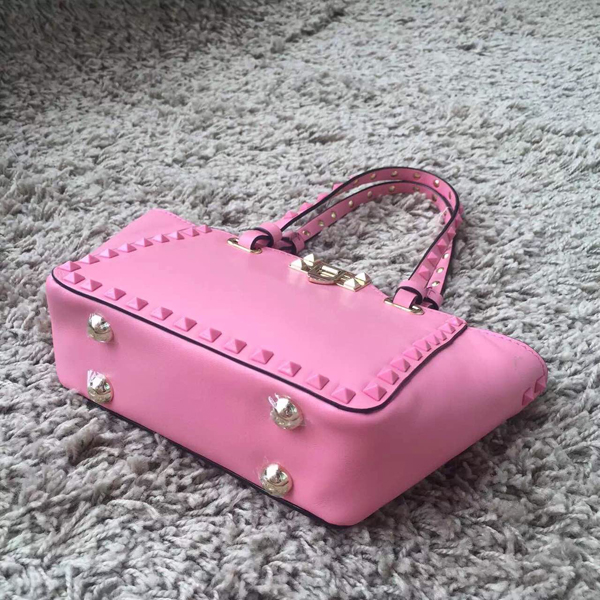 2016SS Valentino ヴァレンティノスーパーコピー バレンティノ ロックスタッズ トートバッグ　スモール  紗栄子さん愛用
