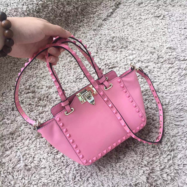 2016SS Valentino ヴァレンティノスーパーコピー バレンティノ ロックスタッズ トートバッグ　スモール  紗栄子さん愛用