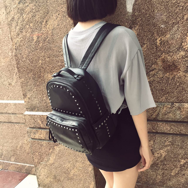 2016新作 Valentino ヴァレンティノスーパーコピー　バックパック　大　ブラック！