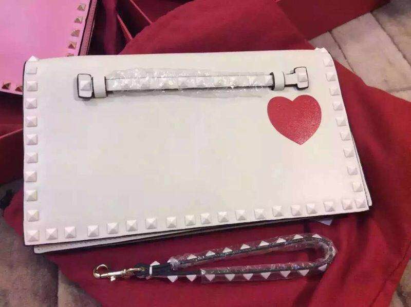 2016年春夏 Valentino ヴァレンティノスーパーコピー White Rockstud leather clutch
