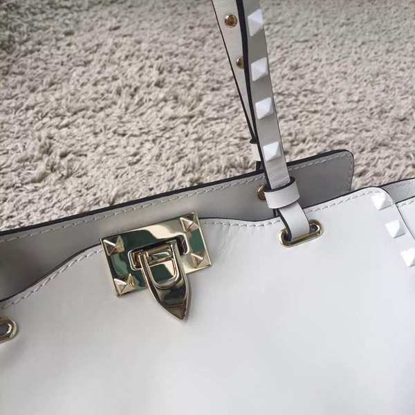 2016AW★Valentino ヴァレンティノスーパーコピー ミニ ロックスタッド White 2WAY Rockstud