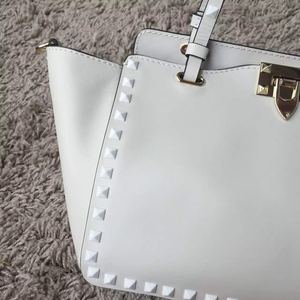 2016AW★Valentino ヴァレンティノスーパーコピー ミニ ロックスタッド White 2WAY Rockstud