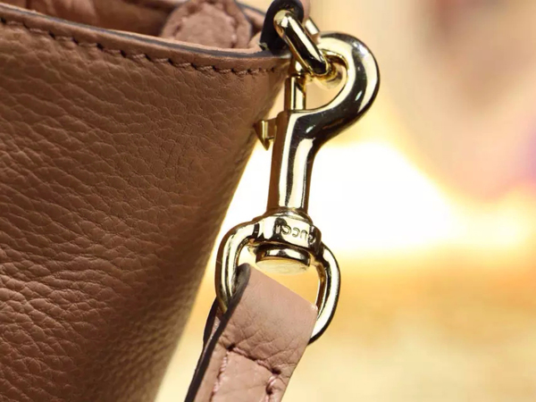 イチオシ★2016新作入荷【 GUCCI 】グッチバッグスーパーコピー swing mini leather top handle bag 368827 CAO0G 5806