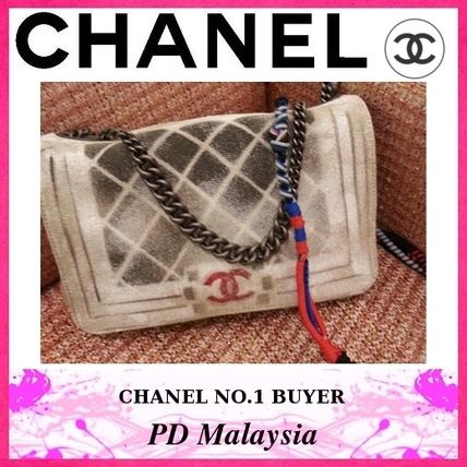 【CHANEL】2016年春夏シャネルスーパーコピー　★2016SS★キャンバス生地にだまし絵が描かれたレアなボーイバックA69828