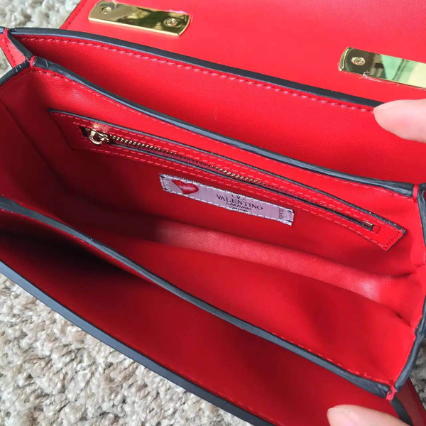 2016AW セレブ愛用者多数☆Valentino ヴァレンティノスーパーコピー☆ L'Amour Leather Shoulder Bag
