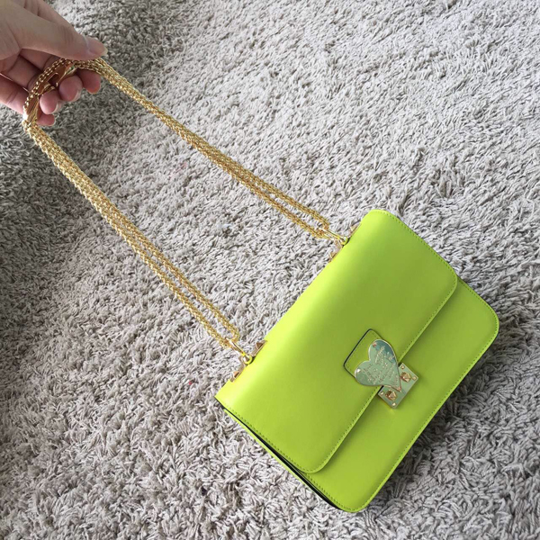 2016AW セレブ愛用者多数☆Valentino ヴァレンティノスーパーコピー☆ Lemon Yellow L'Amour Leather Shoulder Bag