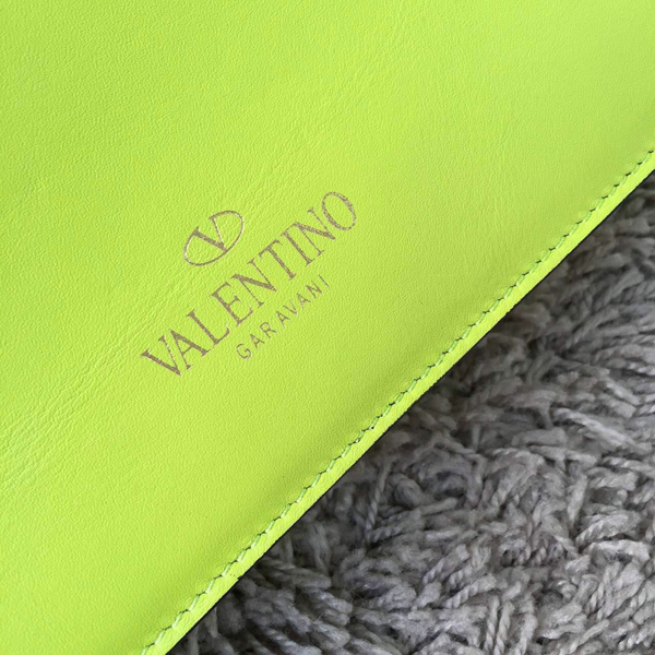 2016AW セレブ愛用者多数☆Valentino ヴァレンティノスーパーコピー☆ Lemon Yellow L'Amour Leather Shoulder Bag