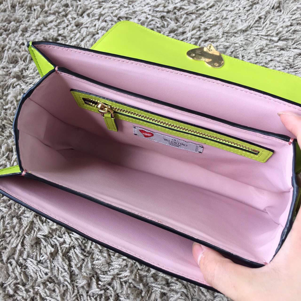 2016AW セレブ愛用者多数☆Valentino ヴァレンティノスーパーコピー☆ Lemon Yellow L'Amour Leather Shoulder Bag