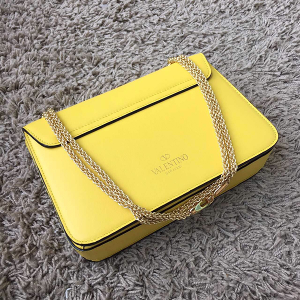 2016SS セレブ愛用者多数☆Valentino ヴァレンティノスーパーコピー☆ Yellow L'Amour Leather Shoulder Bag