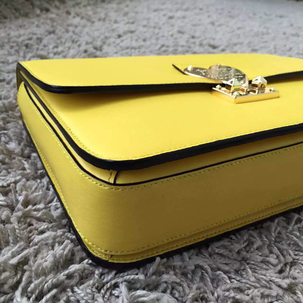 2016SS セレブ愛用者多数☆Valentino ヴァレンティノスーパーコピー☆ Yellow L'Amour Leather Shoulder Bag