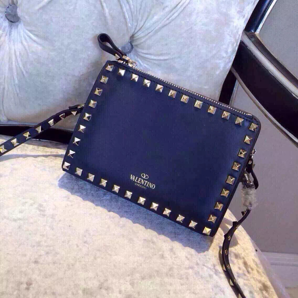 2016新作 セレブ愛用 ∞∞Valentino ヴァレンティノスーパーコピー∞∞ Rockstudショルダーバッグ☆