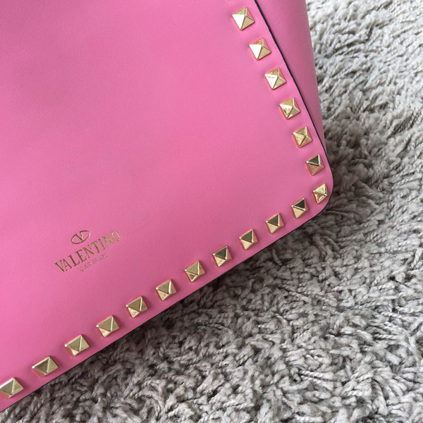 2016AW ★紗栄子さん愛用サイズ★Valentino ヴァレンティノスーパーコピー トラペーゼ MINI