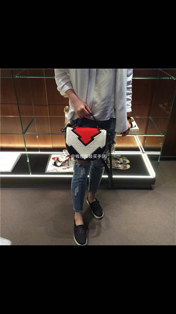 2016新作 Christian Louboutin クリスチャン ルブタンコピーたエレガントキュート Panettone Degradeスパイクバッグ Multi-Color