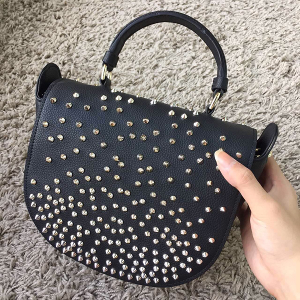 2016新作 Christian Louboutin クリスチャン ルブタンコピーたエレガントキュート Panettone Degradeスパイクバッグ Black