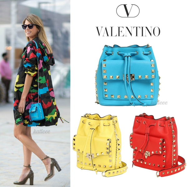 2016-17AW ∞∞ Valentino ヴァレンティノスーパーコピー∞∞ ロックスタッズバケットショルダーバッグ☆