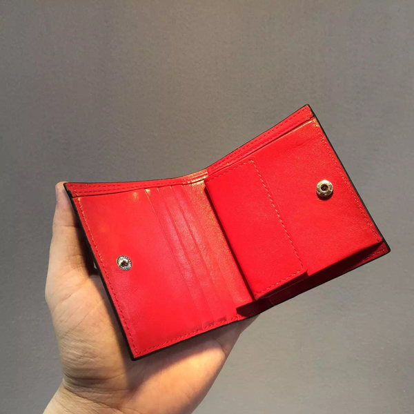 2016年春夏新作 セレブ モデル愛用クリスチャン ルブタンコピー Christian Louboutin ☆Paros Spikes Wallet Ocean Amazon Patent☆メンズウォレット 財布 3155052M285
