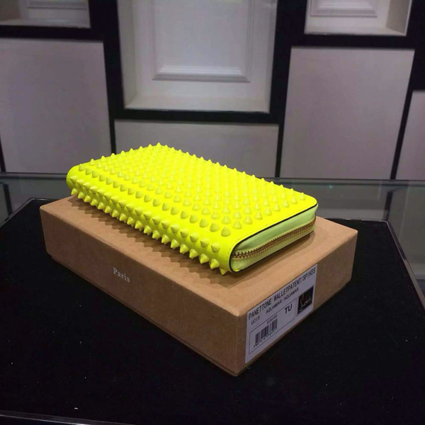 2016春夏物最新作多数!セレブ モデル愛用者多数 Christian Louboutin クリスチャン ルブタンコピー☆Panettone Spikes Wallet ☆レディースウォレット/財布 C16579