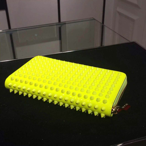 2016春夏物最新作多数!セレブ モデル愛用者多数 Christian Louboutin クリスチャン ルブタンコピー☆Panettone Spikes Wallet ☆レディースウォレット/財布 C16579