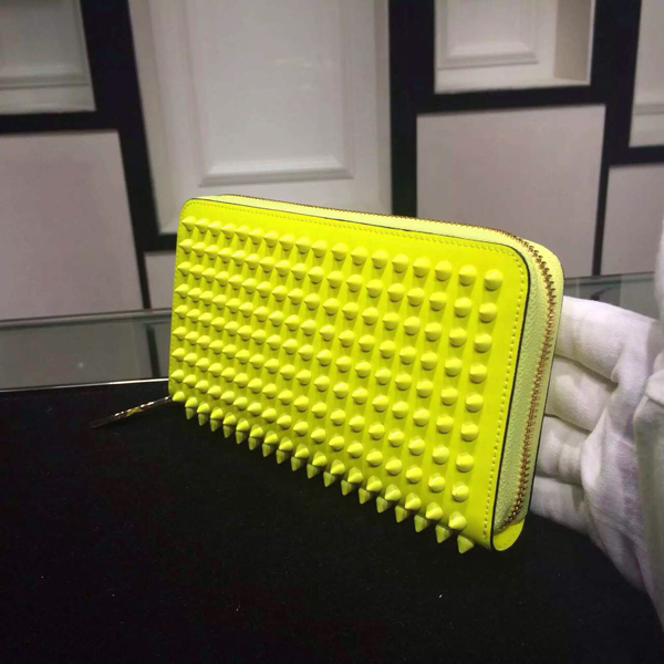 2016春夏物最新作多数!セレブ モデル愛用者多数 Christian Louboutin クリスチャン ルブタンコピー☆Panettone Spikes Wallet ☆レディースウォレット/財布 C16579