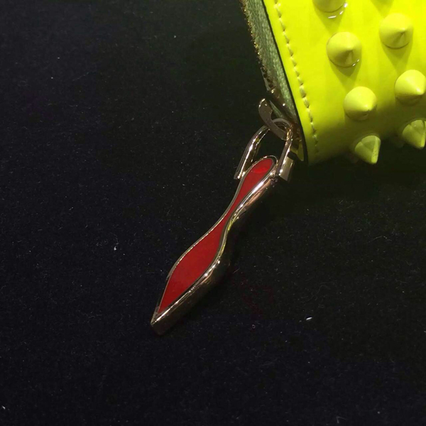 2016春夏物最新作多数!セレブ モデル愛用者多数 Christian Louboutin クリスチャン ルブタンコピー☆Panettone Spikes Wallet ☆レディースウォレット/財布 C16579