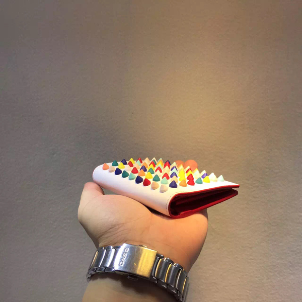 2016新作 Louboutin クリスチャン ルブタン財布スーパーコピー MILOS CALF MULTICOLOR SPIKES VERSION WHITE
