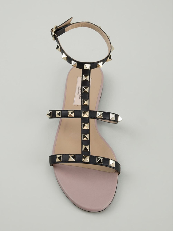 【梨花さん愛用】2016新作 Valentino ヴァレンティノスーパーコピー(ヴァレンティノ)☆スタッズサンダル