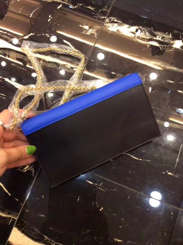 2016秋冬【CELINE セリーヌ コピー】チェーン POCKET WALLET 105213XAB.07AN