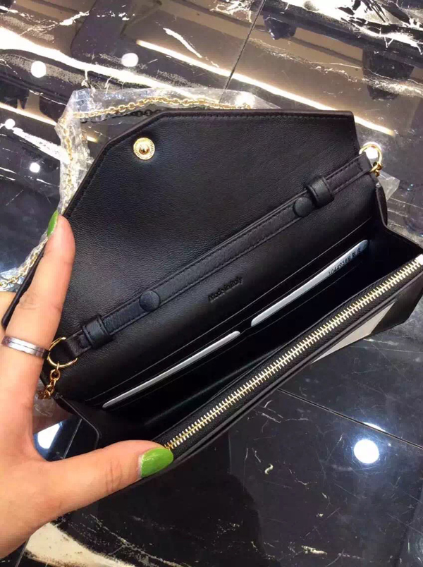 2016秋冬【CELINE セリーヌ コピー】チェーン POCKET WALLET 105213XAB.07AN
