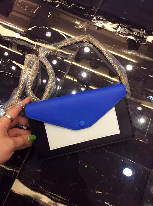 2016秋冬【CELINE セリーヌ コピー】チェーン POCKET WALLET 105213XAB.07AN