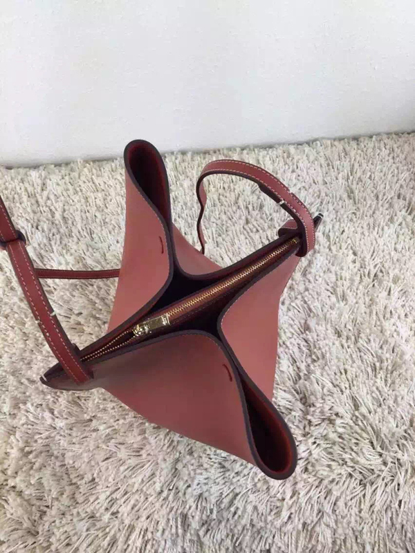 新着秋冬CELINE セリーヌ コピー☆ピンチドバッグ  ☆ナチュラルカーフ 176743A49.28BK