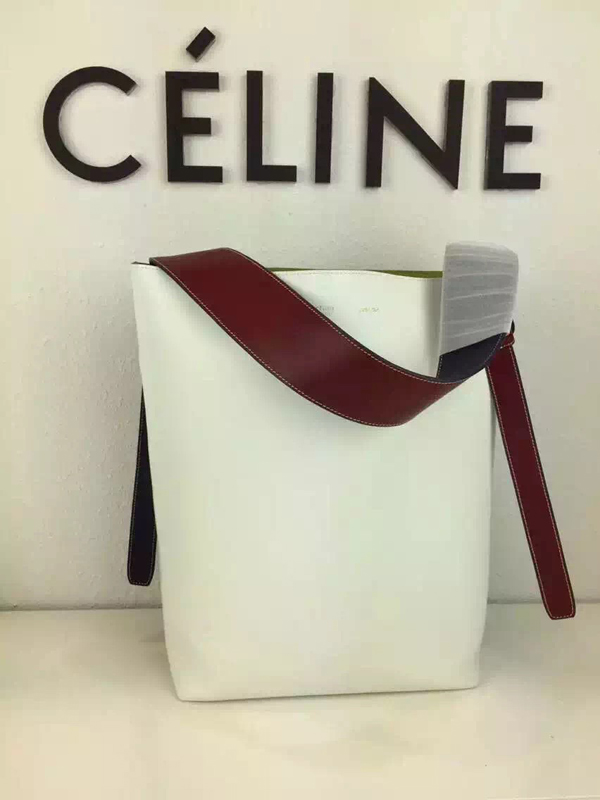 2016新着 CELINE セリーヌ コピー ツイステッド カバ スモール / シャイニースムースカーフスキン （ホワイト & アーモンド）177053A90.01BD