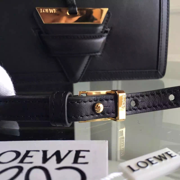 【最新作入荷☆】LOEWE ロエベスーパーコピー Barcelona*ゴートスキンクラッチバッグ* 302.98.M99