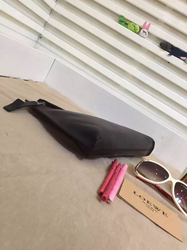 2016春夏新作 LOEWE ロエベスーパーコピー クラッチバッグ ミディアム BLACK ブラック T POUCH 109 54 K36 2030 1100