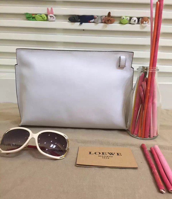 2016秋冬【LOEWE】ロエベスーパーコピー Large Pouch 男女兼用クラッチバッグ 白 109.54.K05