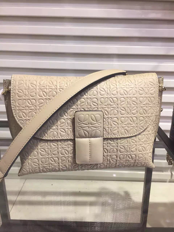 2016春夏新作 LOEWE★ロエベスーパーコピー Avenue Bag Engraved calf