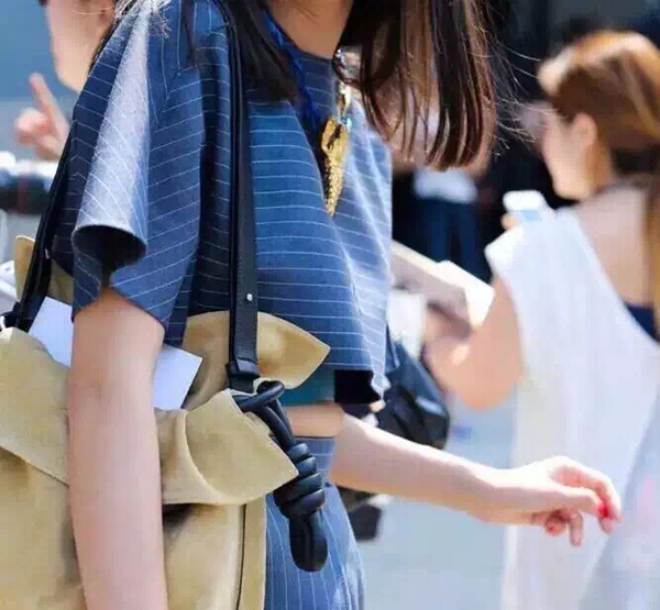 2016秋冬【LOEWE】ロエベスーパーコピー FlamencoフラメンコKnot Small Gold 黒 334.61.K63