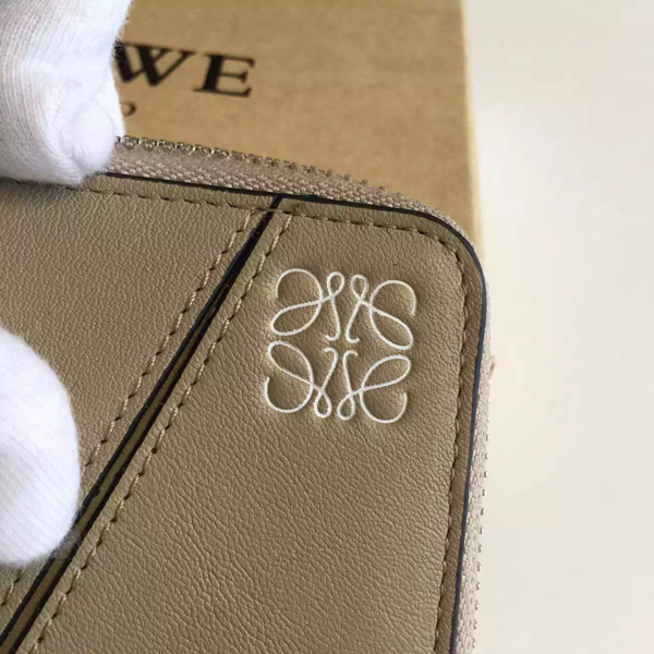 2016新作 LOEWE ロエベスーパーコピー ラウンド折り財布 122 89 M88 2630 PUZZLE 色STONE