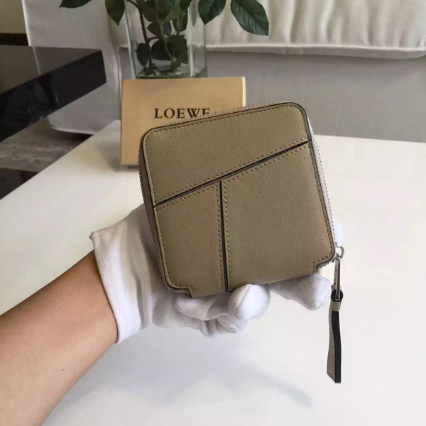 2016新作 LOEWE ロエベスーパーコピー ラウンド折り財布 122 89 M88 2630 PUZZLE 色STONE