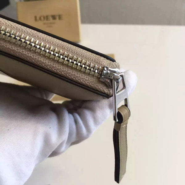 2016新作 LOEWE ロエベスーパーコピー ラウンド折り財布 122 89 M88 2630 PUZZLE 色STONE
