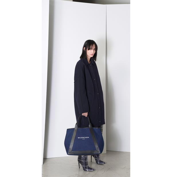 SS16新色大人可愛いバレンシアガスーパーコピー BALENCIAGA NAVY CABAS☆大きめ人気デニム*ネイビーカバ M