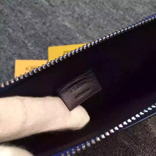 フェンディスーパーコピー FENDI *プレゼントにも*PORTACHIAVI CRAYONS*クラッチ 8AP15188EF0V1V