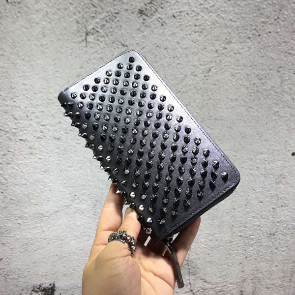 2016-17AW クリスチャン ルブタン コピー Christian Louboutin☆大人気*Panettone スタッズ Spikes*ラウンド スパイクウォレット 長財布 黒 1165065