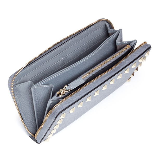 2017新作 VALENTINO(ヴァレンティノスーパーコピー)☆ROCKSTUD ジップアラウンド 長財布
