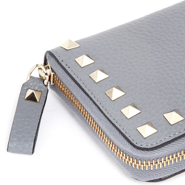 2017新作 VALENTINO(ヴァレンティノスーパーコピー)☆ROCKSTUD ジップアラウンド 長財布