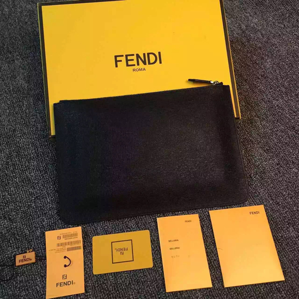 大人気！【フェンディクラッチスーパーコピー FENDI】キュートなモンスターBAGBUGSクラッチ
