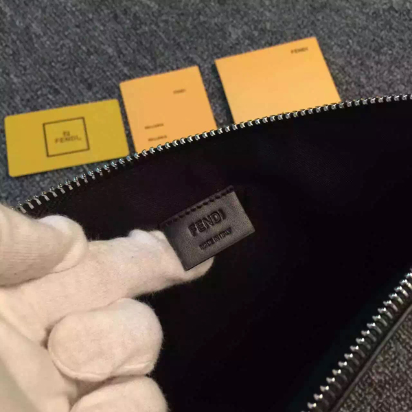 大人気！【フェンディクラッチスーパーコピー FENDI】キュートなモンスターBAGBUGSクラッチ