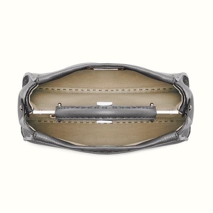 FENDIフェンディスーパーコピー★人気　SELLERIA PEEKABOO レギュラーサイズ グレー8BN290Q0JF0N9A