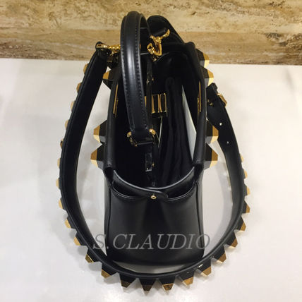 ☆FENDIフェンディスーパーコピー☆ MINI PEEKABOO スタッズ付き♪ ナッパ ハンドバッグ8BN2449DTF0KUR